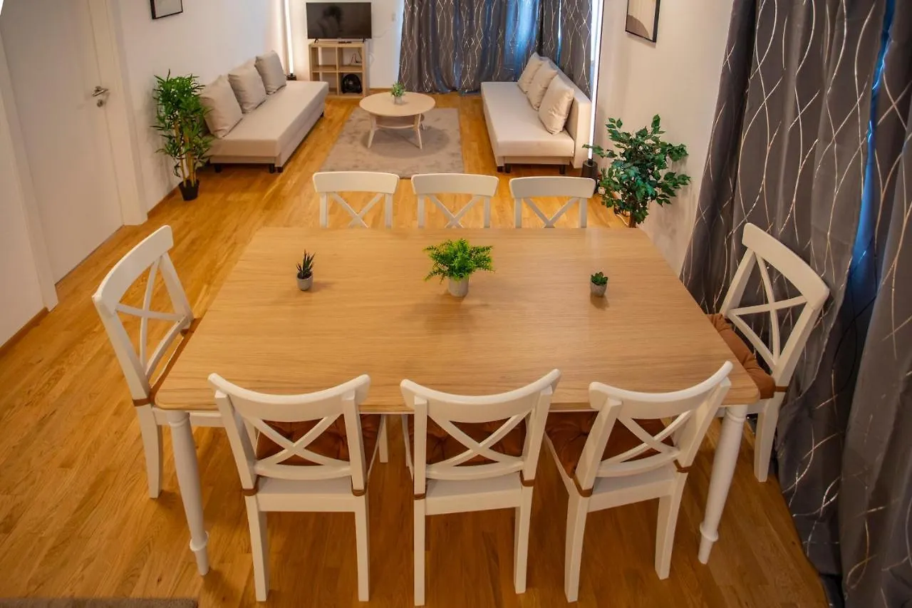 Innsbruck East Side Apartment I Free Street Parking